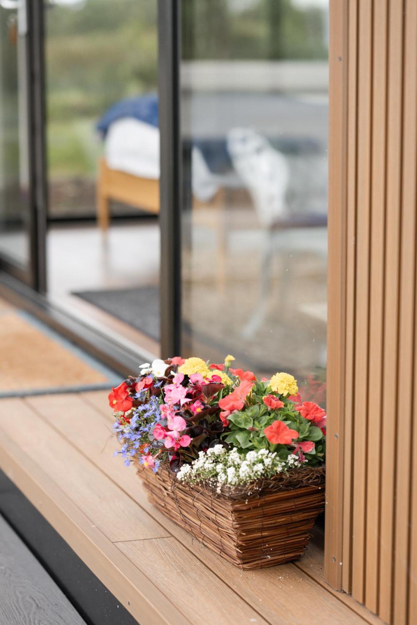 Lakescape - Waterfront Self- Catering Cabins Эннискиллен Экстерьер фото