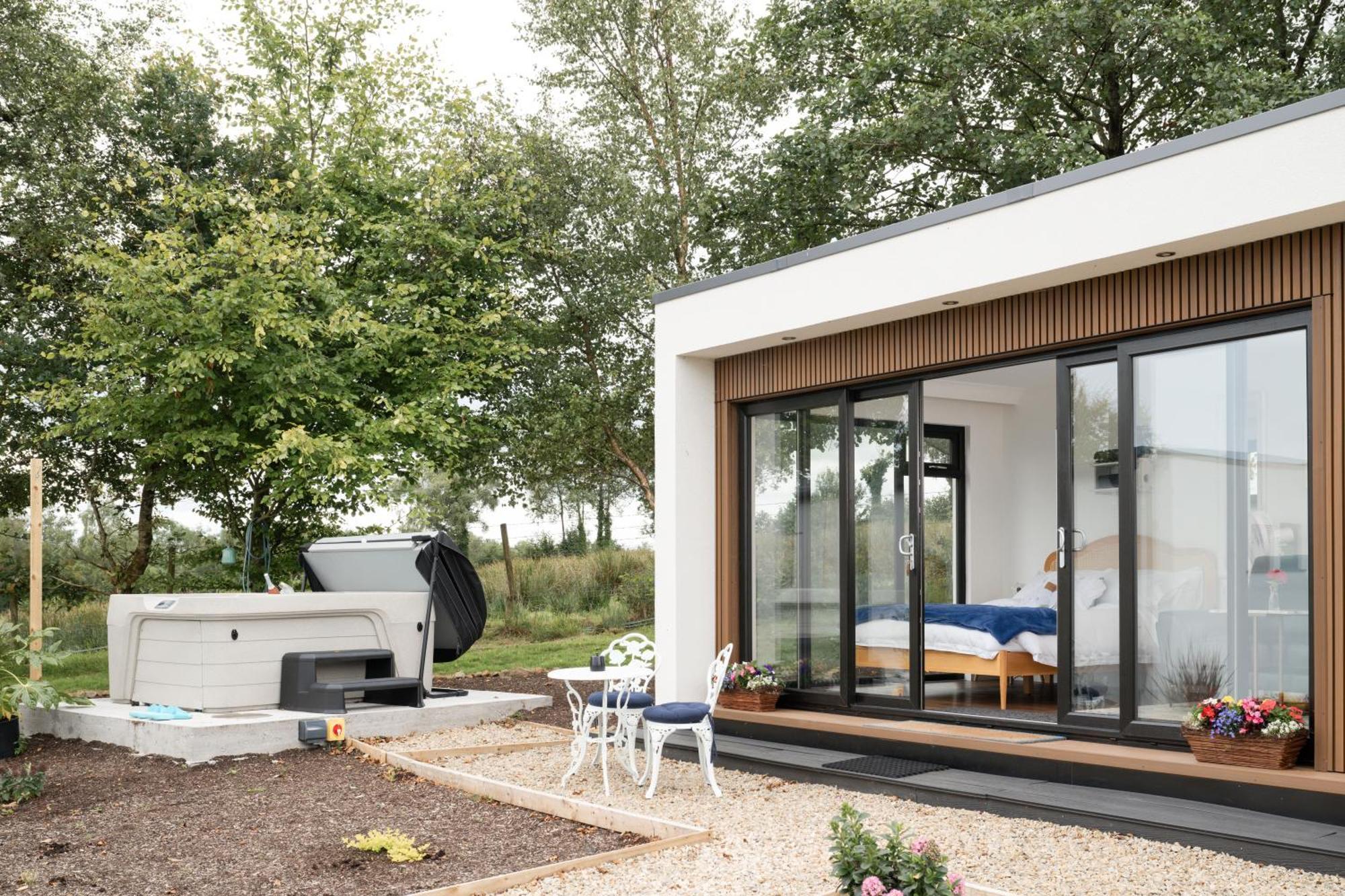 Lakescape - Waterfront Self- Catering Cabins Эннискиллен Экстерьер фото