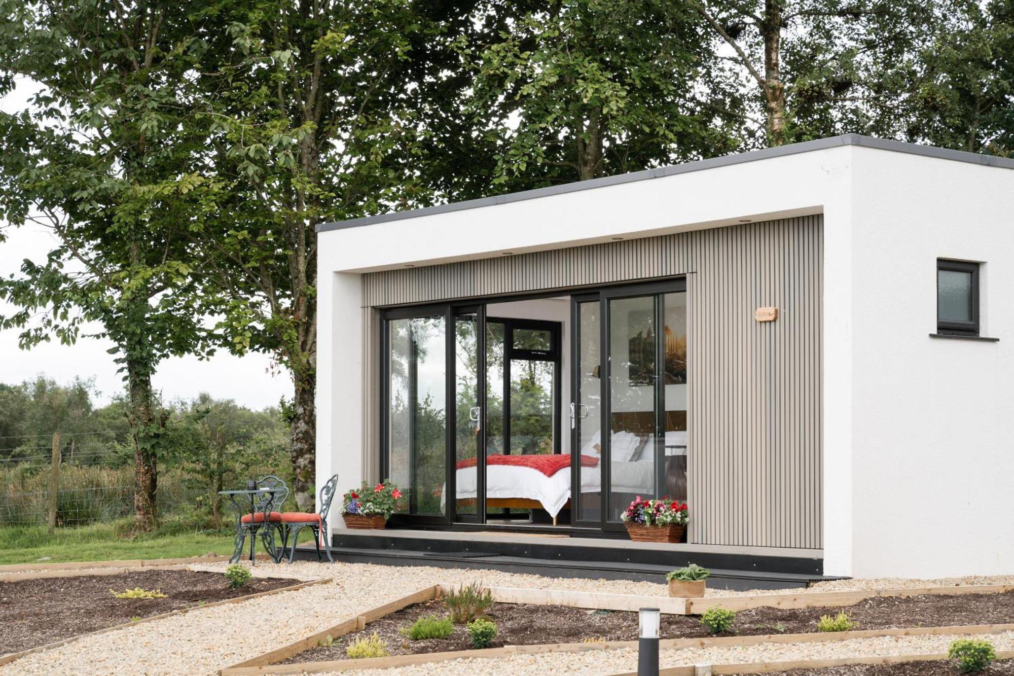 Lakescape - Waterfront Self- Catering Cabins Эннискиллен Экстерьер фото