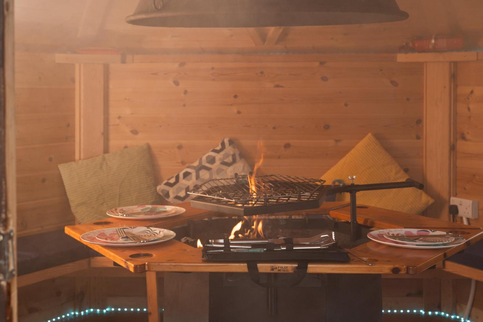 Lakescape - Waterfront Self- Catering Cabins Эннискиллен Экстерьер фото