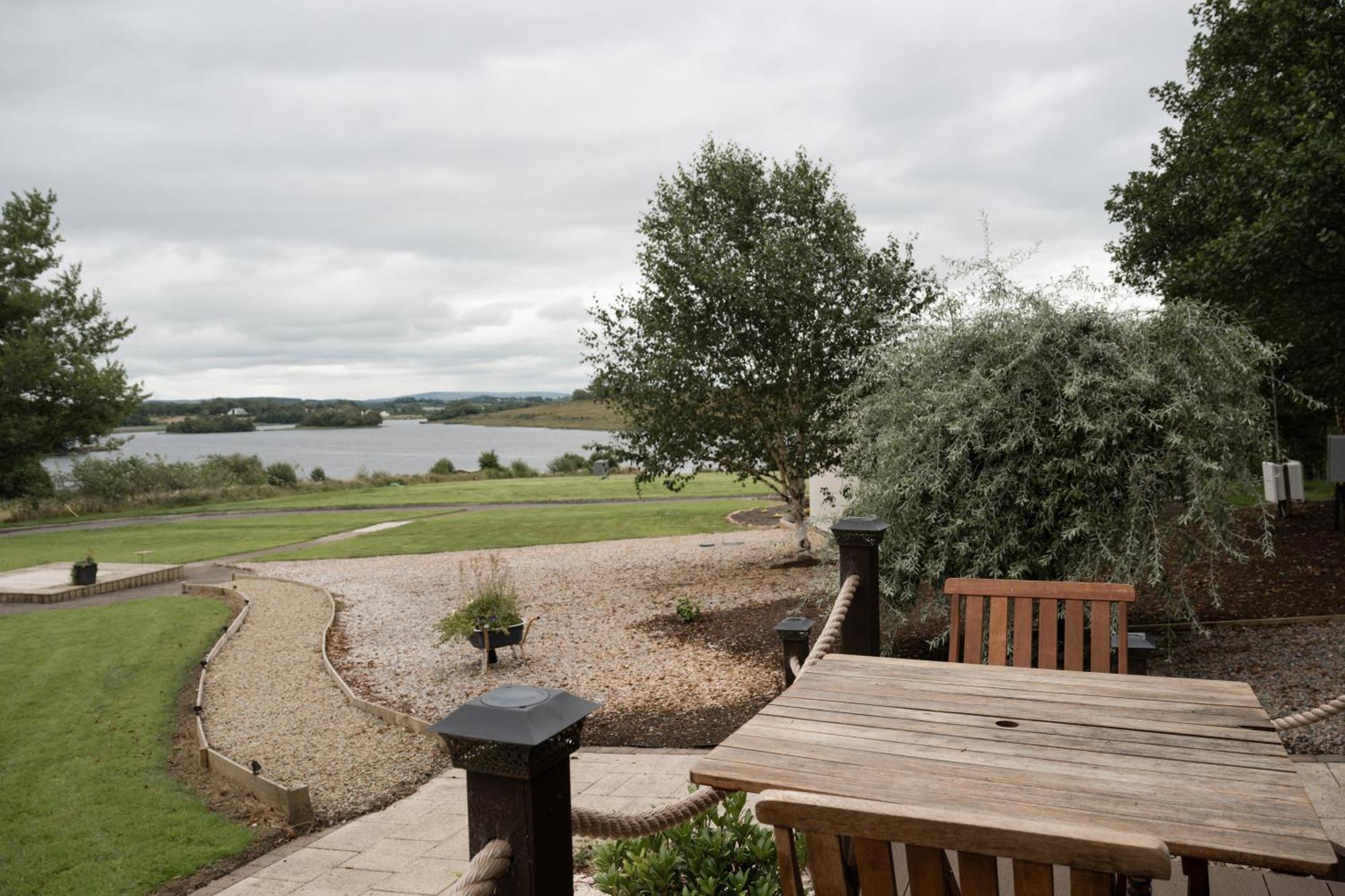 Lakescape - Waterfront Self- Catering Cabins Эннискиллен Экстерьер фото