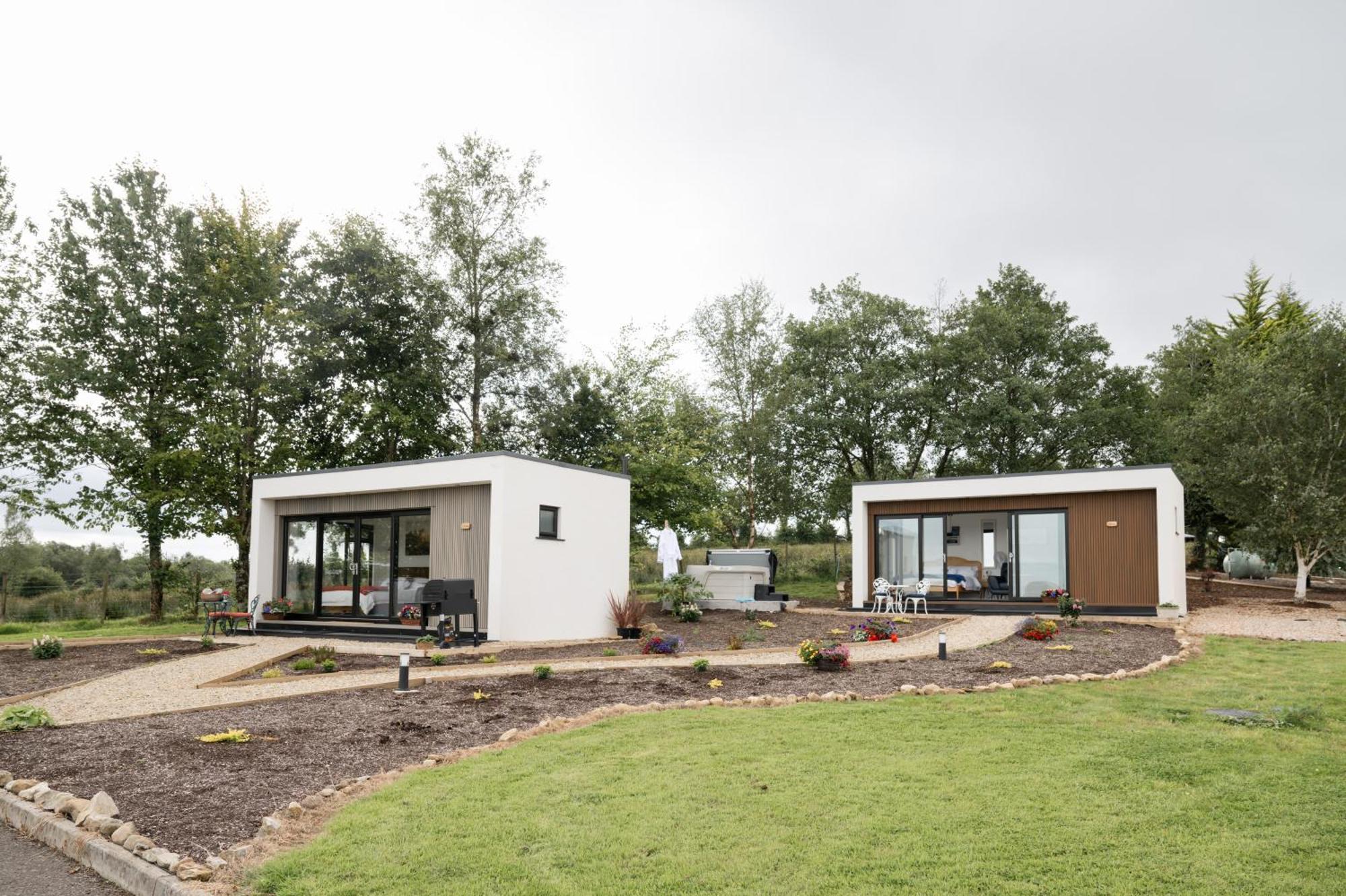 Lakescape - Waterfront Self- Catering Cabins Эннискиллен Экстерьер фото