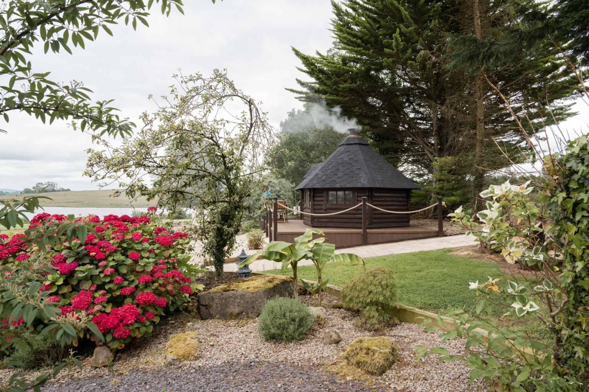 Lakescape - Waterfront Self- Catering Cabins Эннискиллен Экстерьер фото